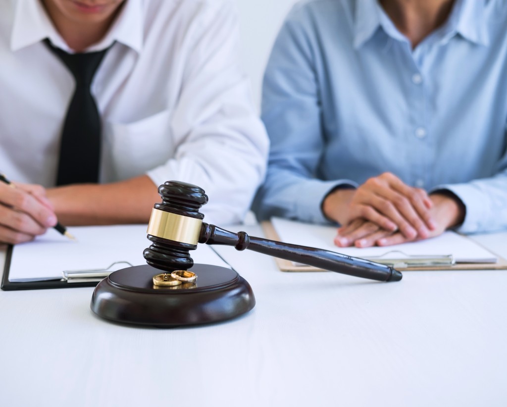What should I bring to my first meeting with a divorce lawyer in San Antonio?